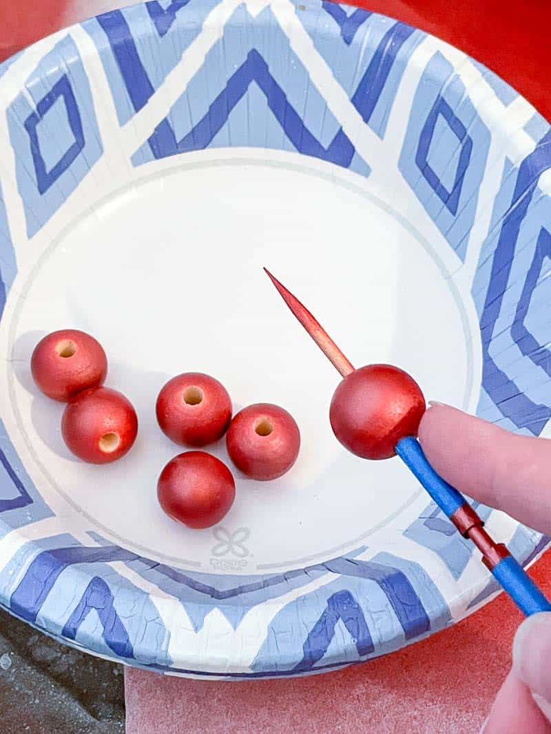 The quickest and easiest way to paint wood beads! MIND BLOWN!  🤯 MIND  BLOWN! 🤯 Once you try this trick for painting wood beads, you'll never do  it another way! Come
