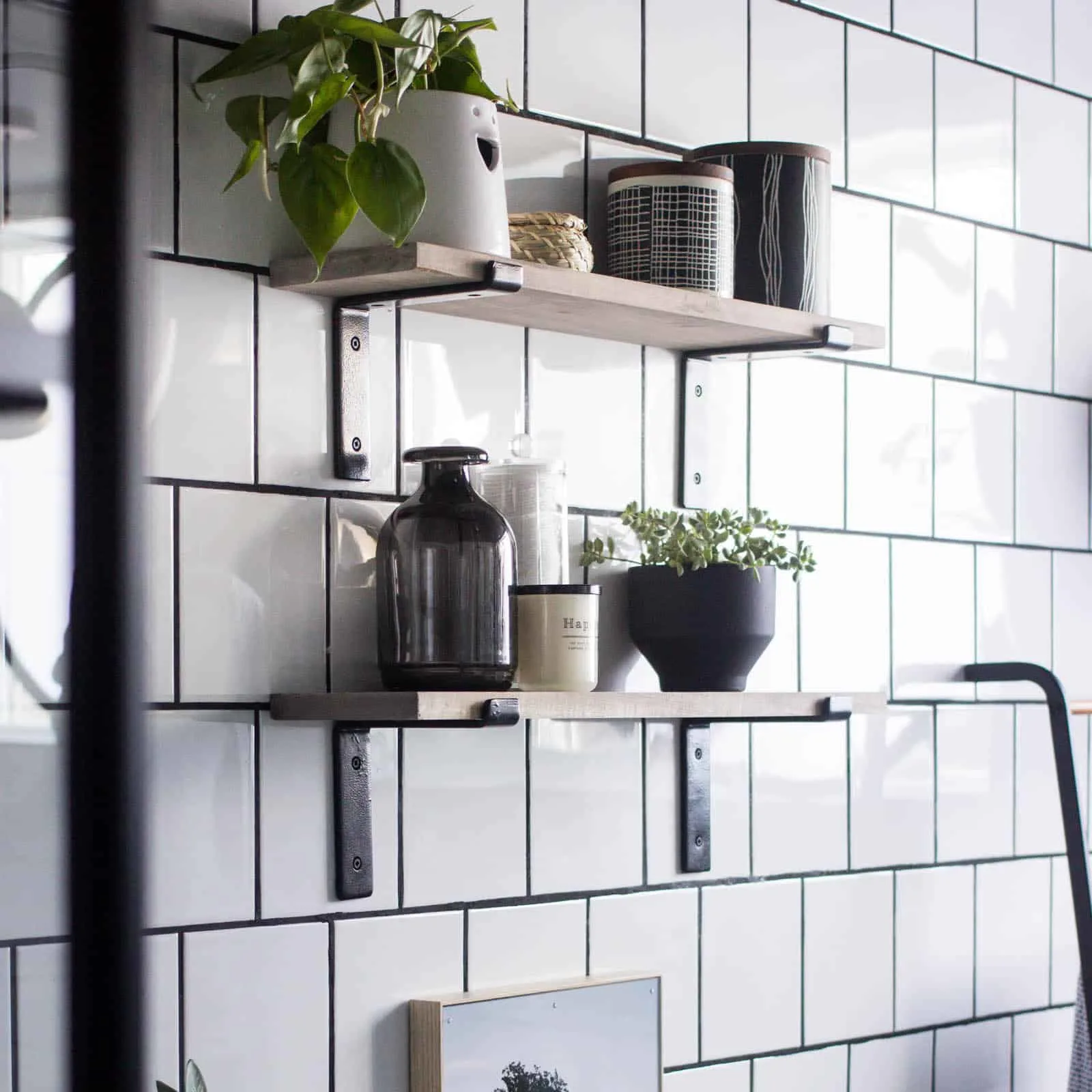 Shower wall shelf wasted space : r/DIYUK