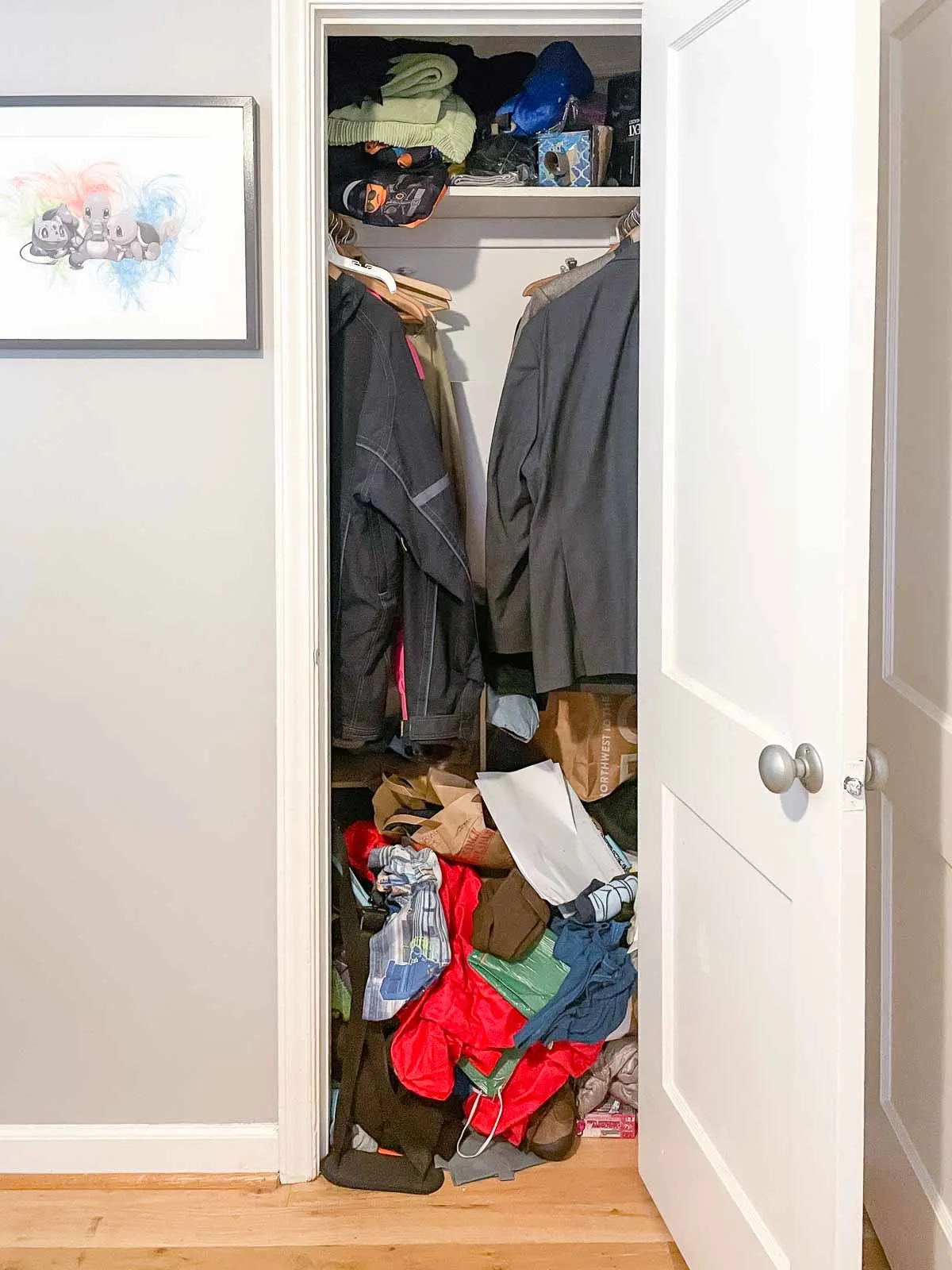 easy DIY wall to wall closet - the space between