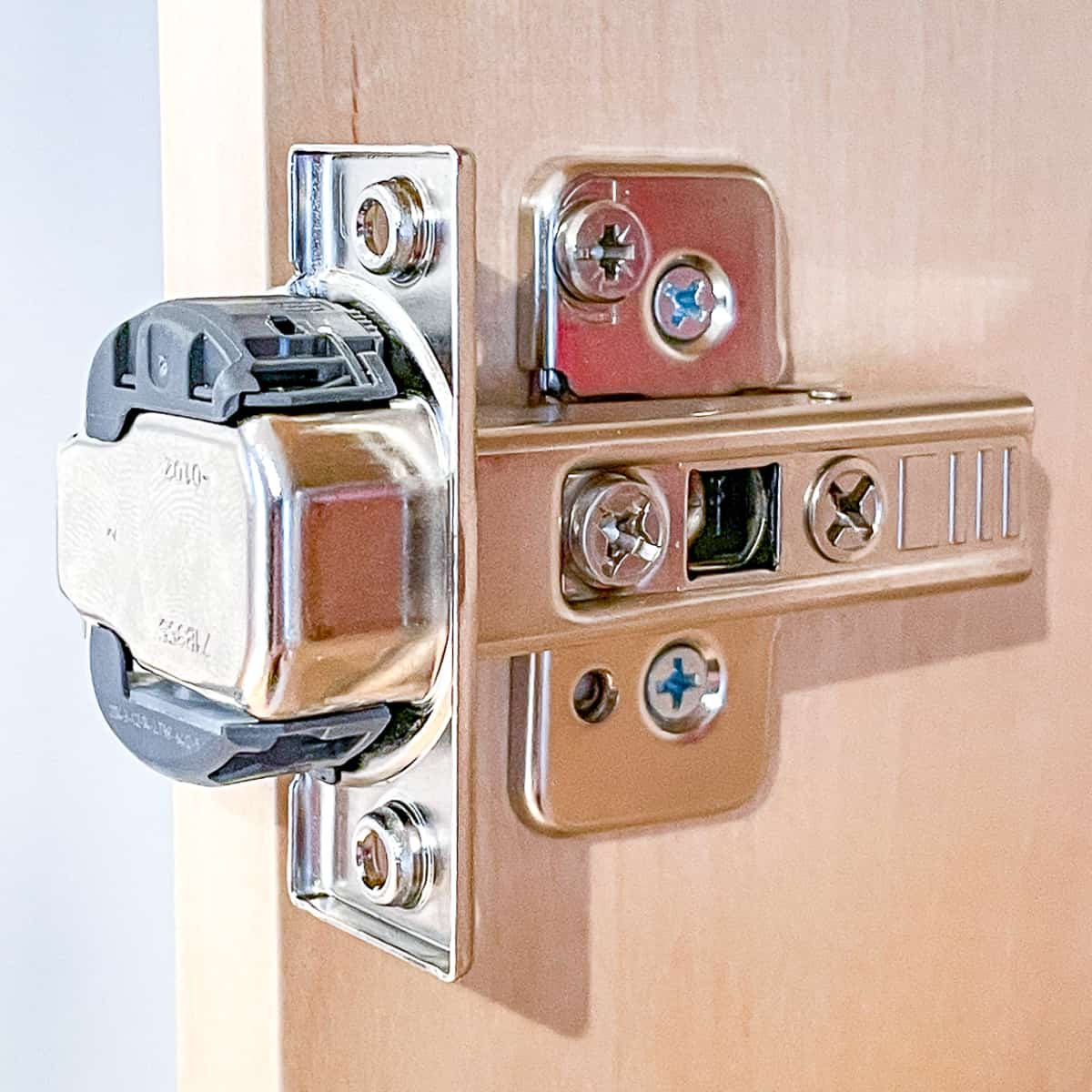 How to Install Cabinet Hinges - HingeOutlet