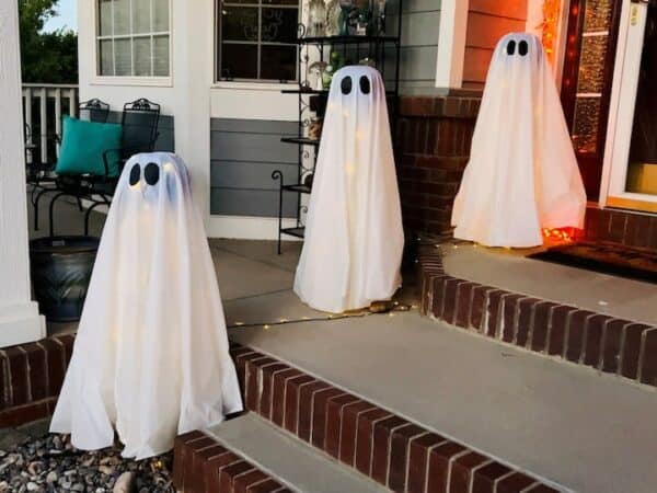20 Fun or Scary DIY Outdoor Halloween Decorations - The Handyman's Daughter