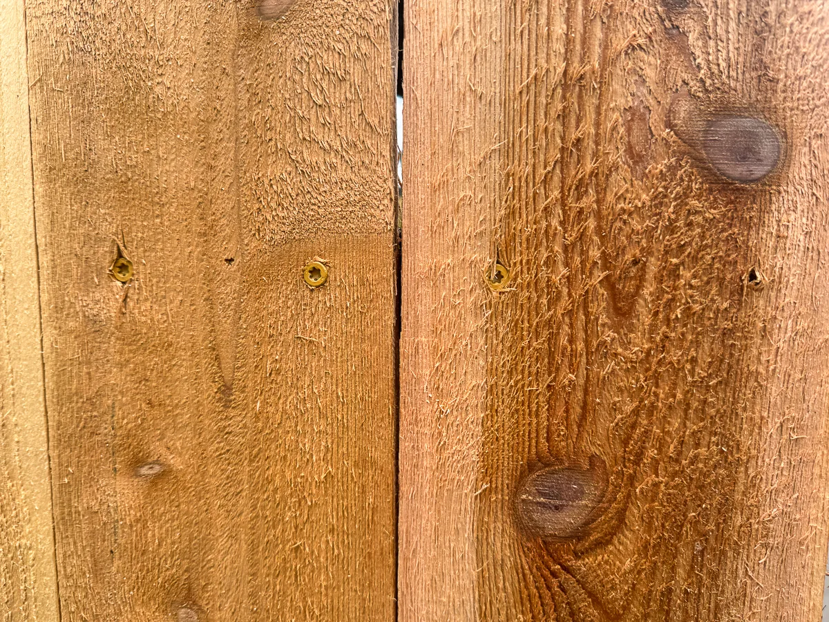 gap between two fence panels